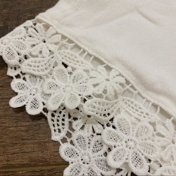 Forever 21 White Lace Trim Size XS Shorts Casual High Waist Gauze Cheeky Fit - Picture 2 of 8